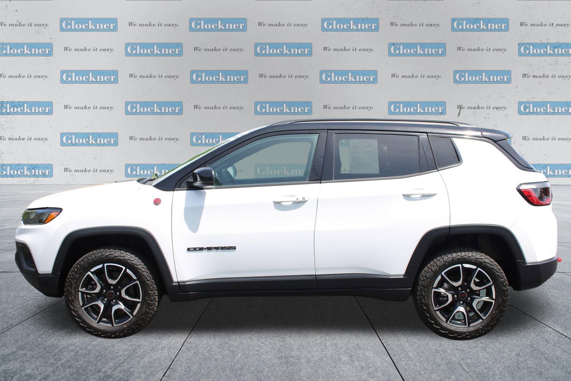 Used 2025 Jeep Compass Trailhawk AWD/4WD image 13
