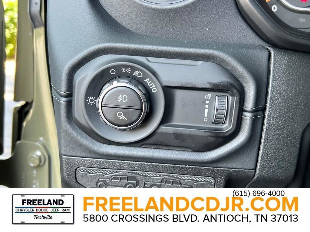 New 2025 Jeep Gladiator High Tide image 16