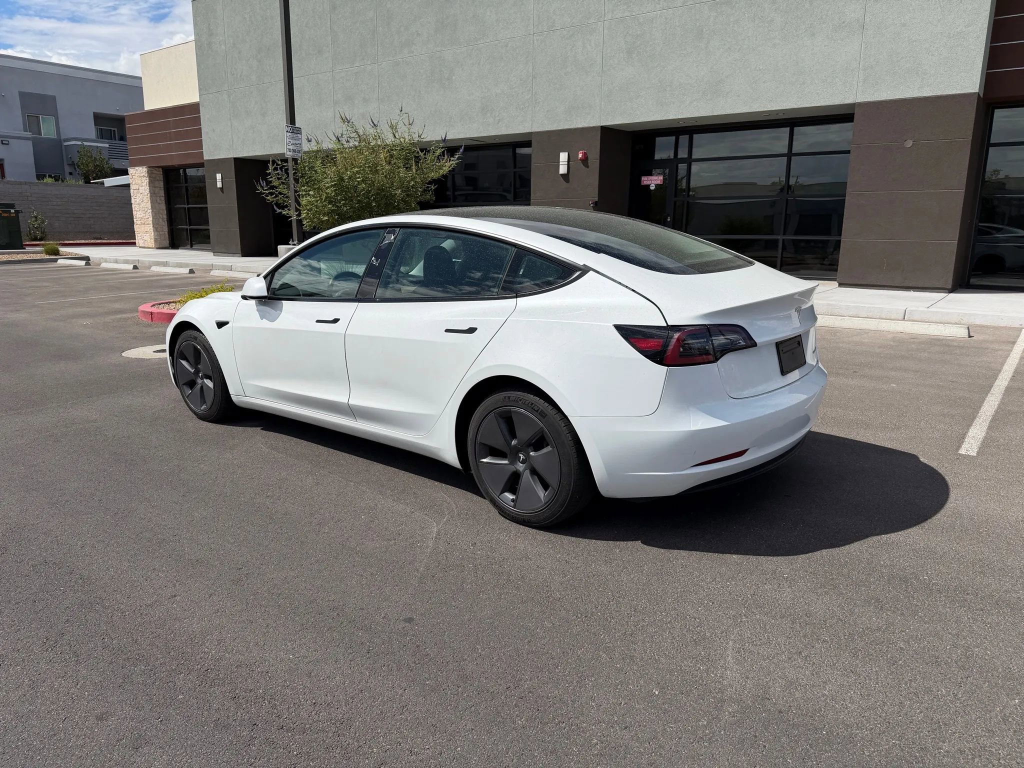 Used 2023 Tesla Model 3 Standard Range image 3
