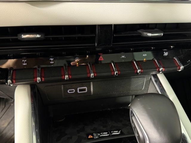 Used 2024 GMC Canyon AT4X AWD/4WD image 31