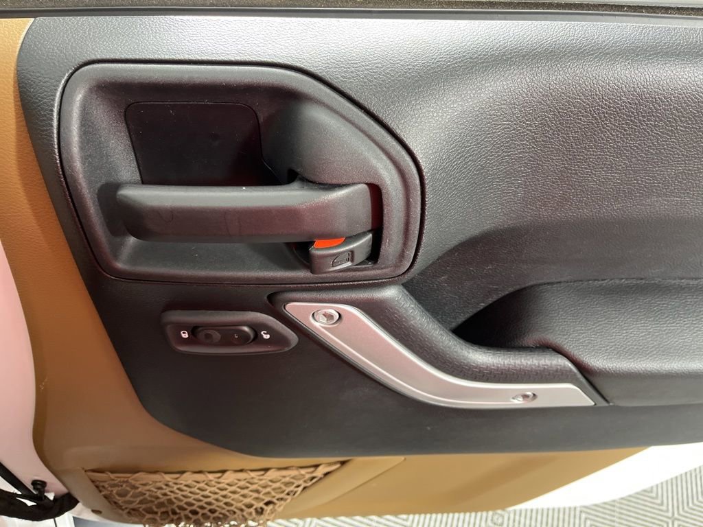 Used 2016 Jeep Wrangler Unlimited Sahara w/ Connectivity Group image 11