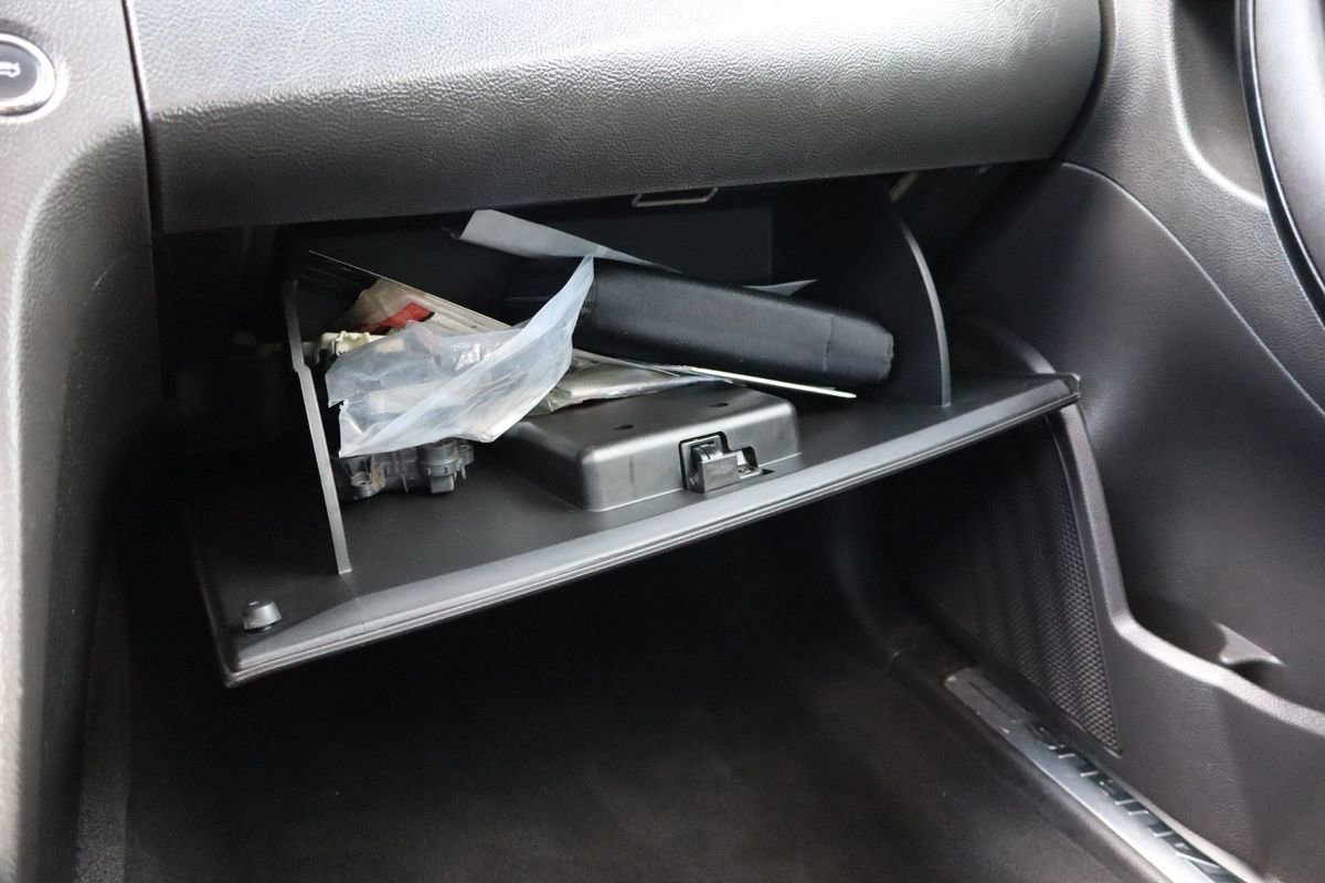 Used 2010 Ford Taurus Limited image 36