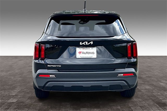 Used 2023 Kia Sorento LX image 5
