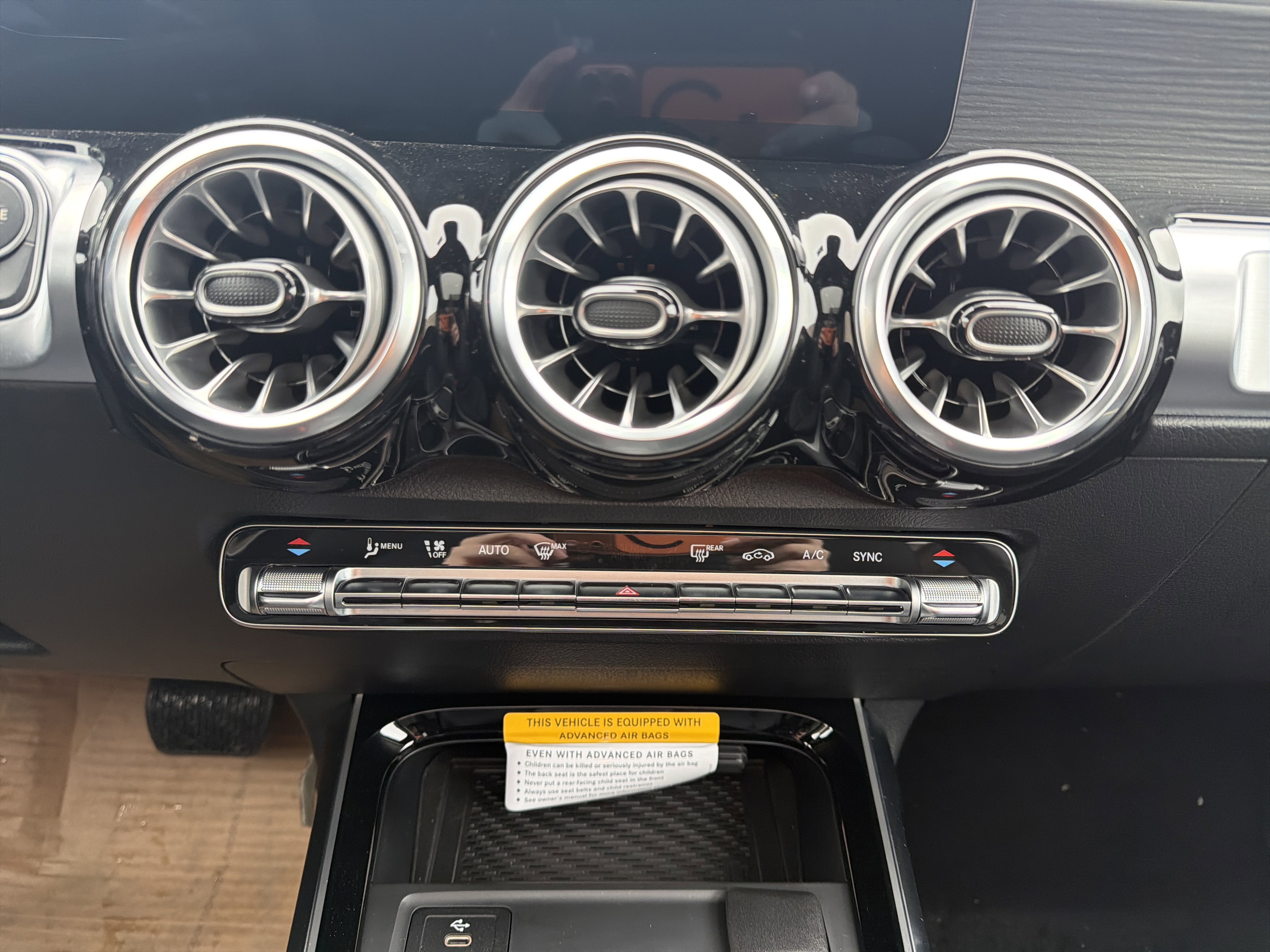 New 2026 Mercedes-Benz GLB 250 4MATIC image 23