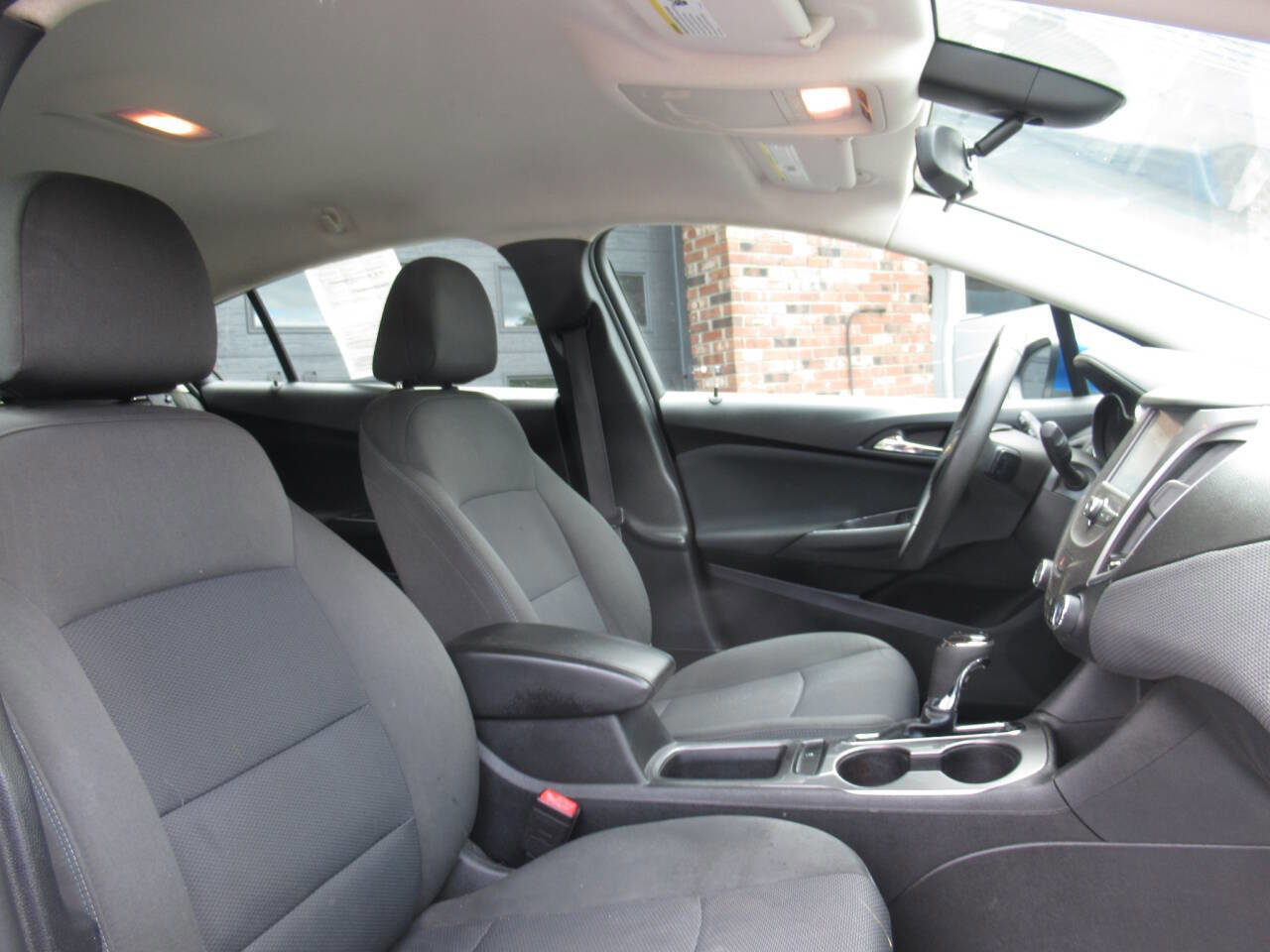 Used 2017 Chevrolet Cruze LT w/ Convenience Package image 11