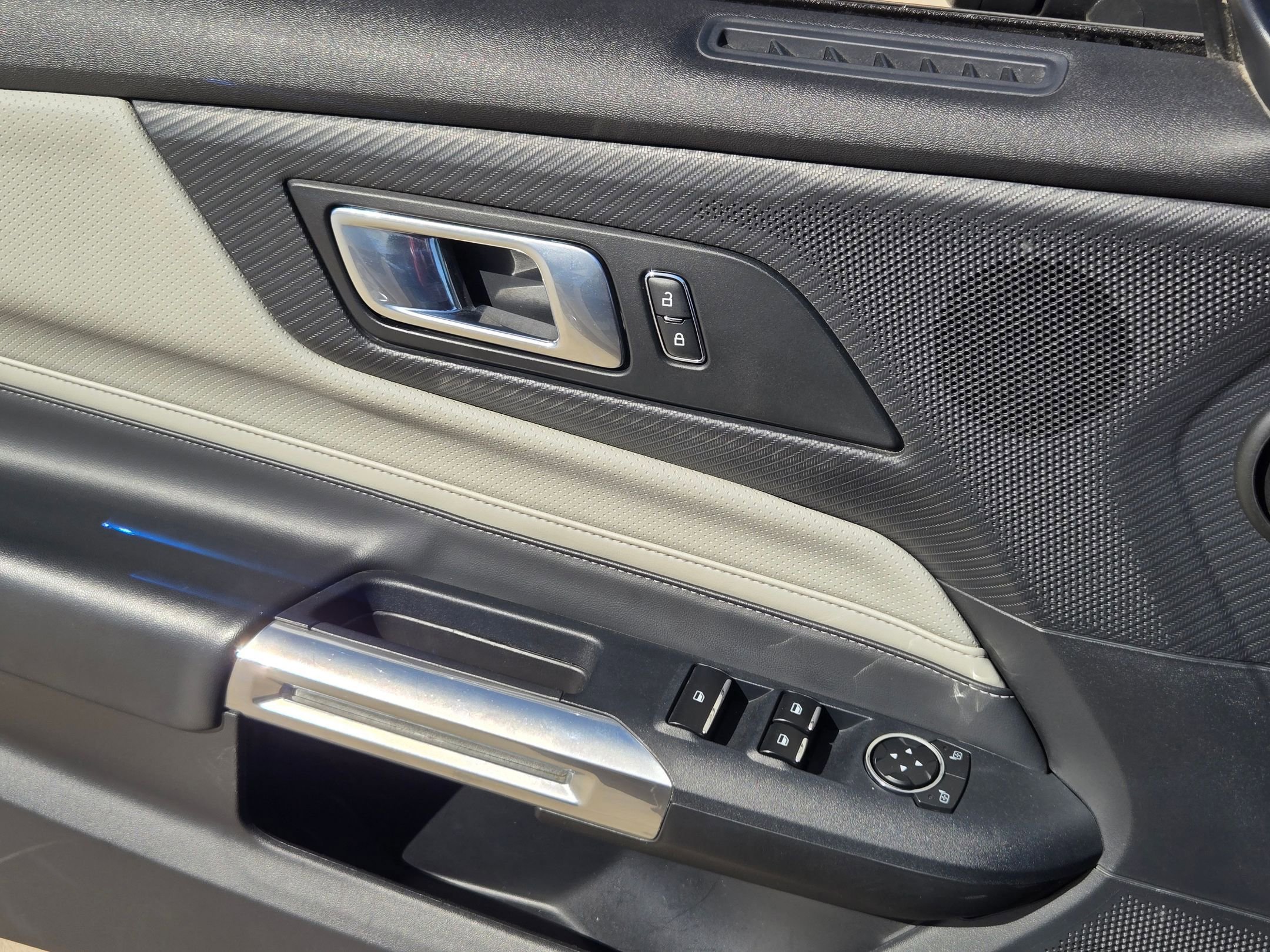 Used 2024 Ford Mustang GT Premium image 15