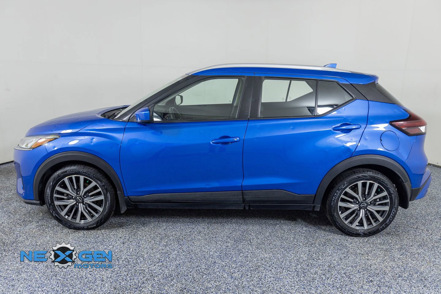 Used 2022 Nissan Kicks SV FWD image 4