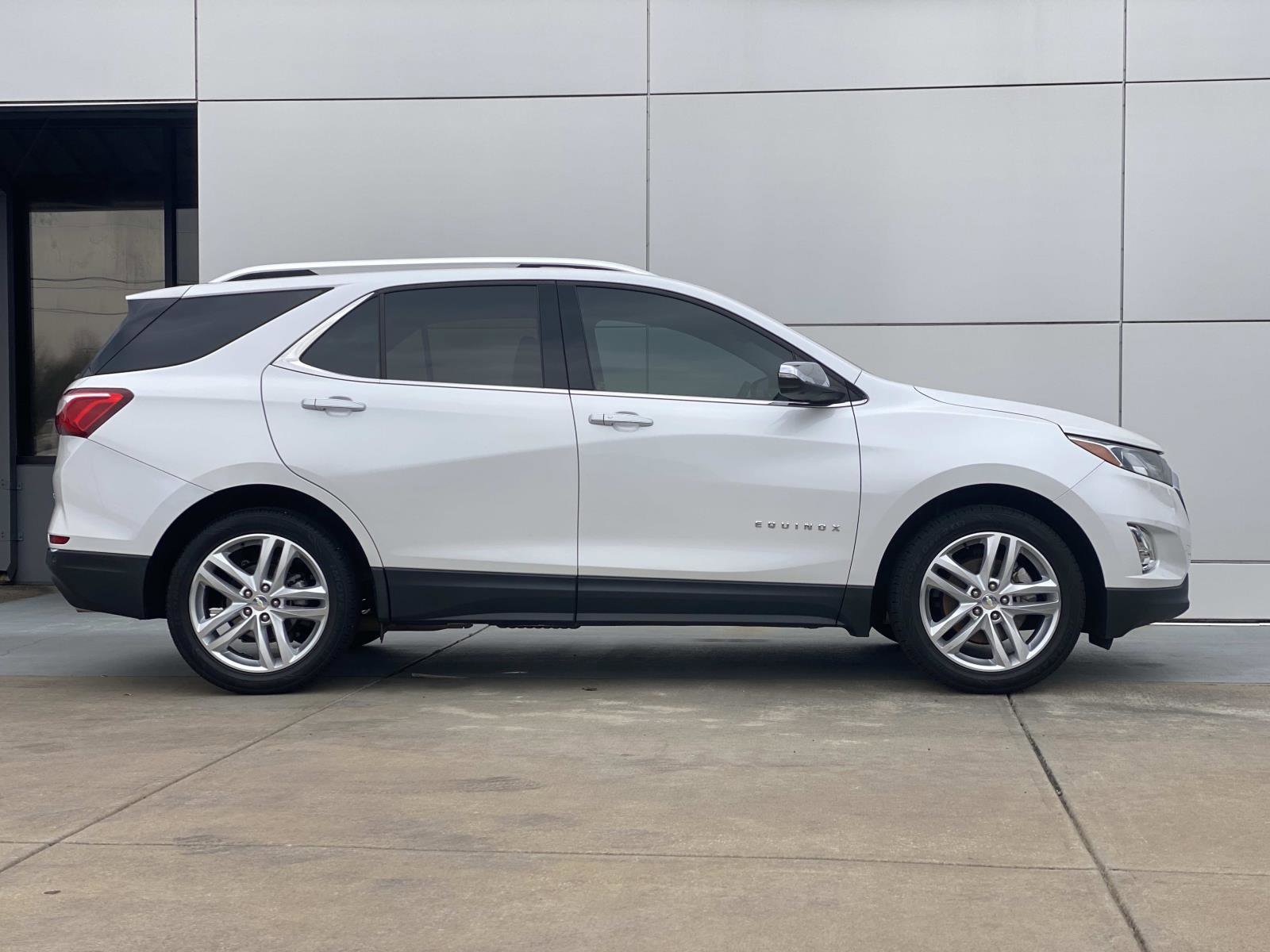 Used 2020 Chevrolet Equinox Premier image 3