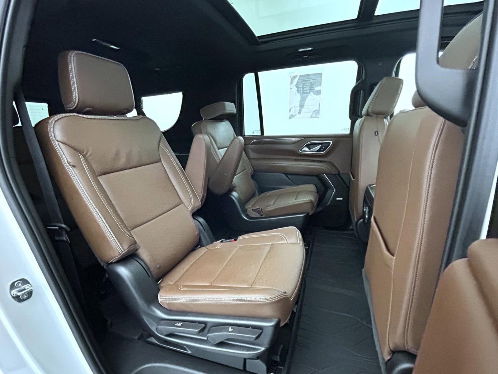 Used 2023 Chevrolet Suburban High Country AWD/4WD image 19