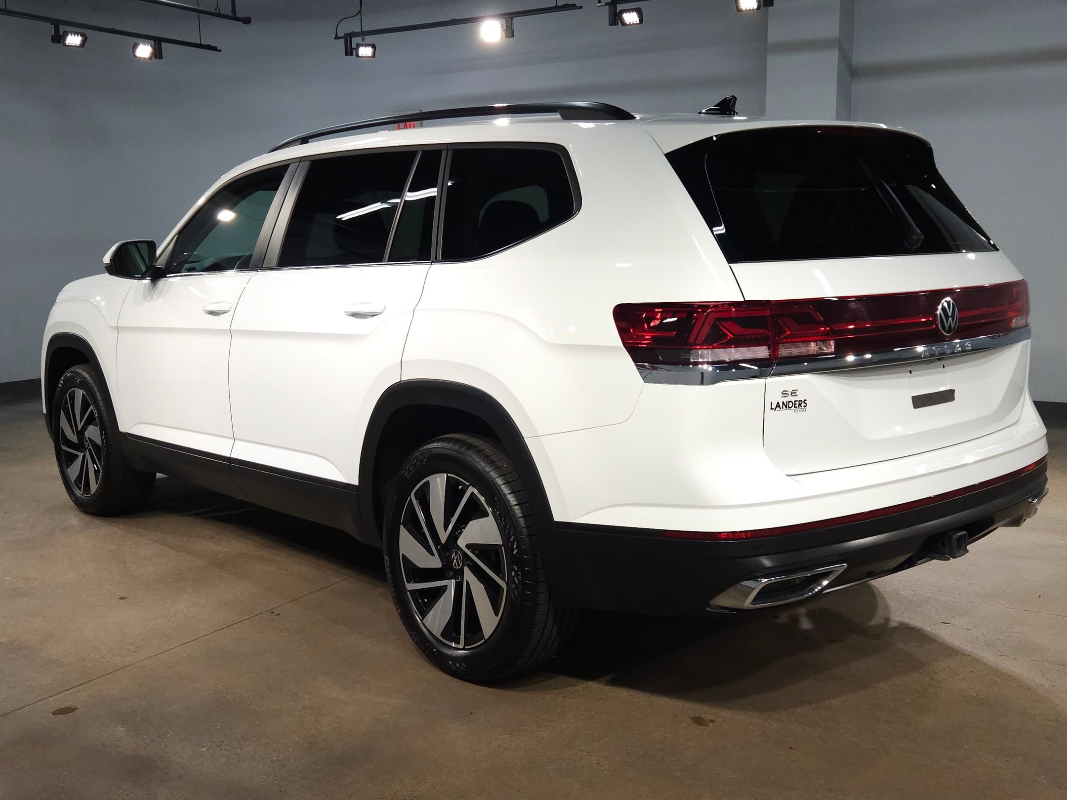 Used 2025 Volkswagen Atlas SE FWD image 5