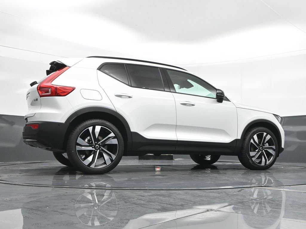 New 2026 Volvo XC40 B5 Ultra w/ Climate Package image 40