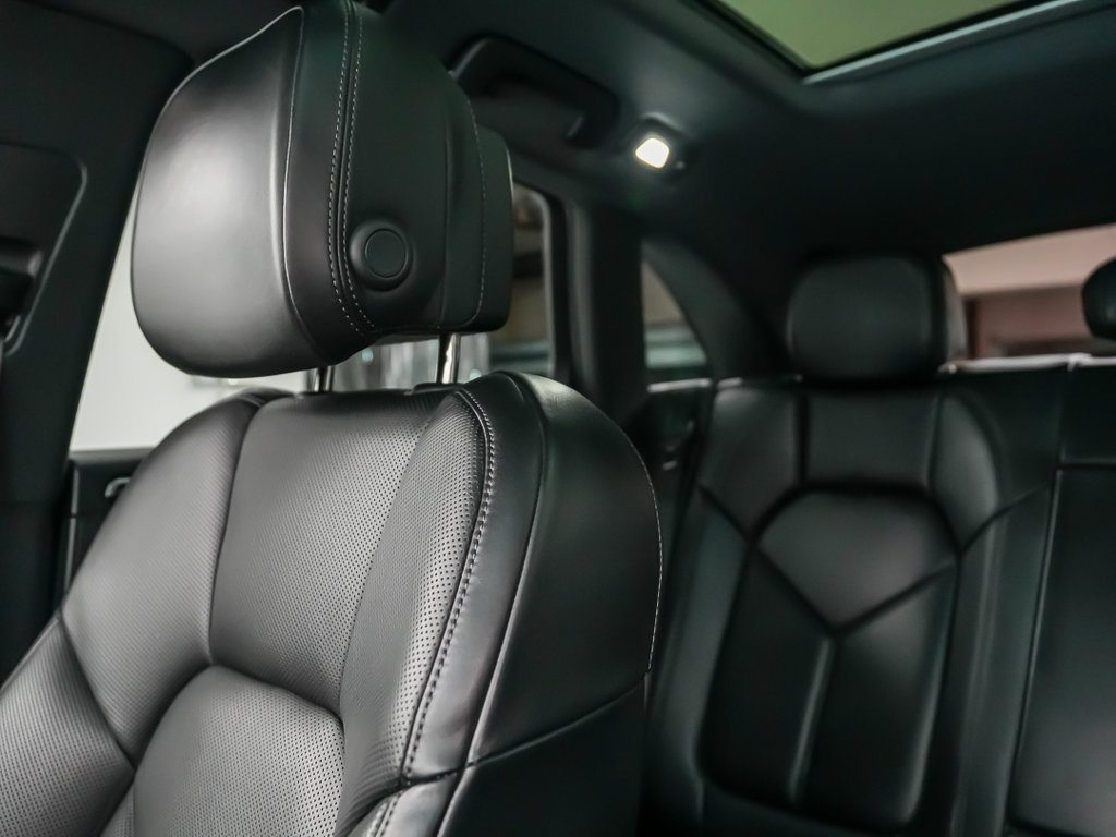 Certified 2024 Porsche Macan AWD/4WD image 33
