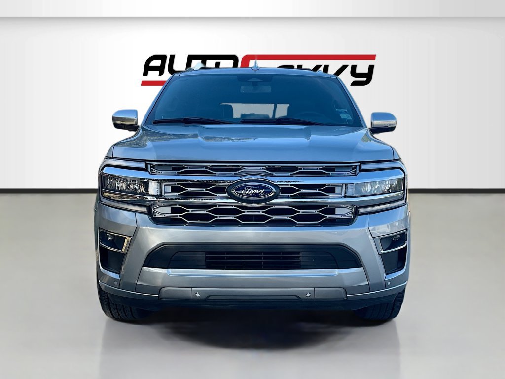 Used 2024 Ford Expedition Platinum RWD image 2