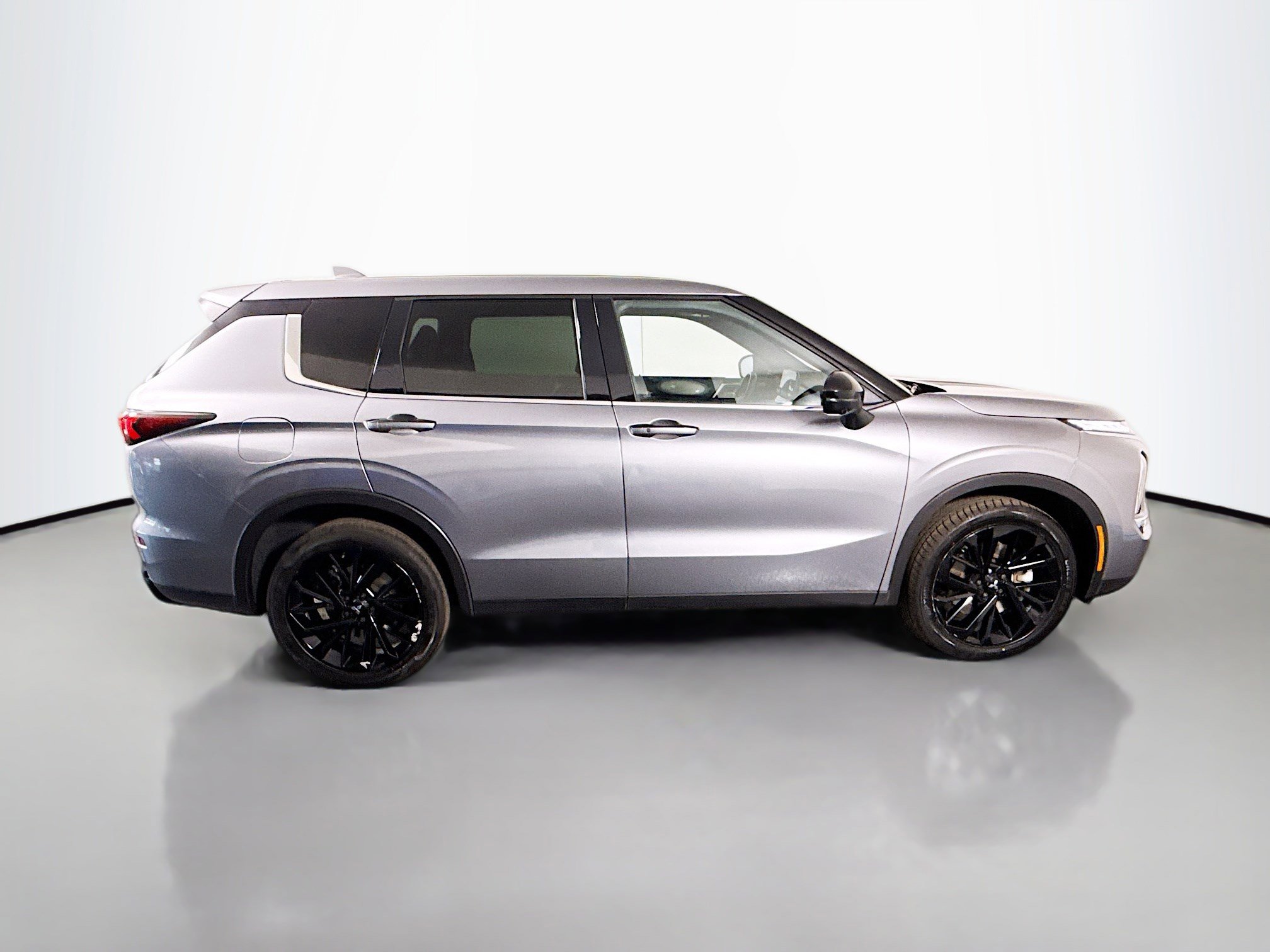 Used 2024 Mitsubishi Outlander SE Black Edition image 11