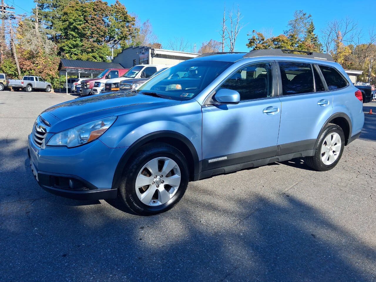 Used 2011 Subaru Outback 2.5i Premium w/ All-Weather Pkg AWD/4WD image 4