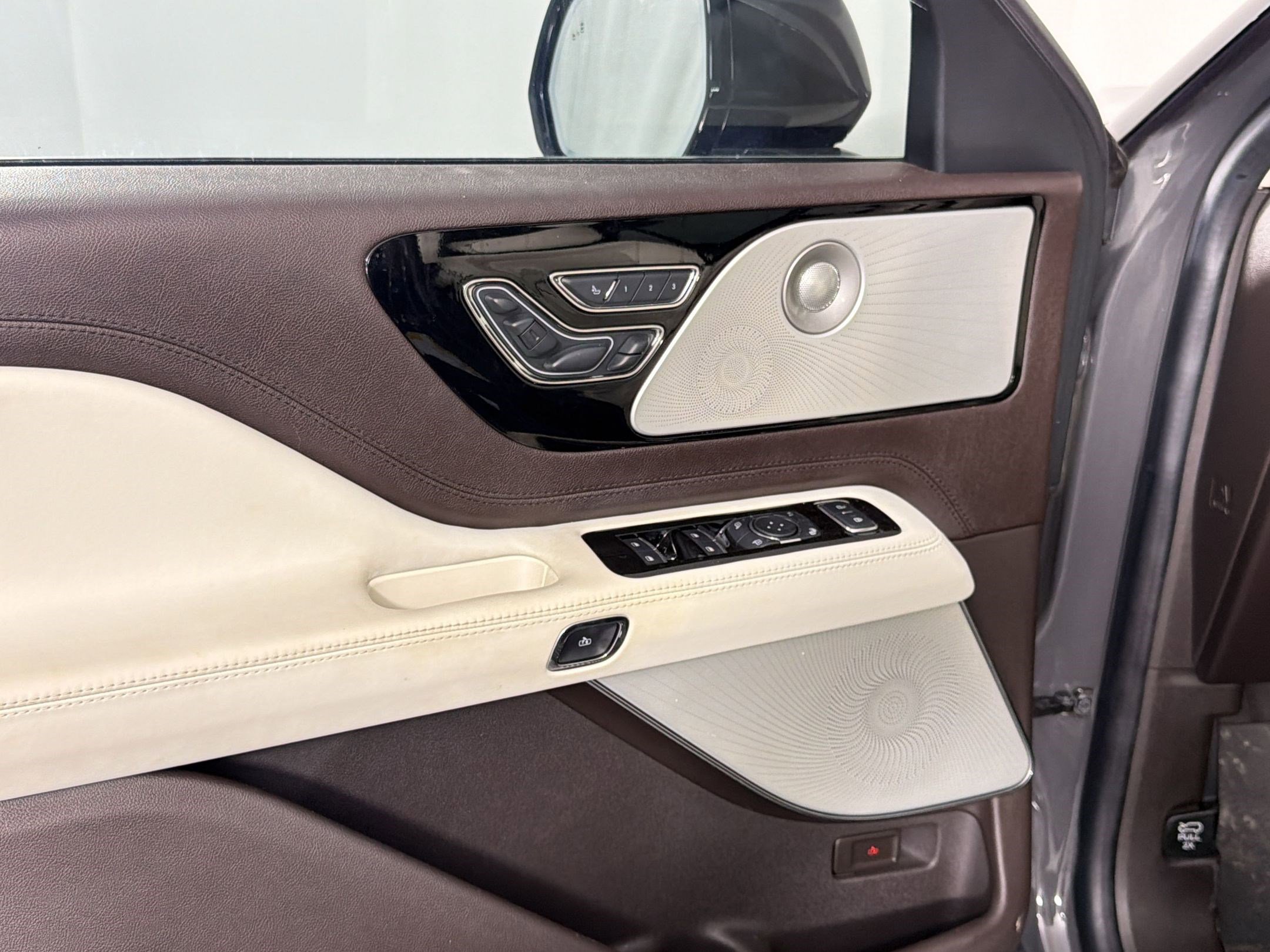 Used 2023 Lincoln Aviator Black Label AWD/4WD image 15