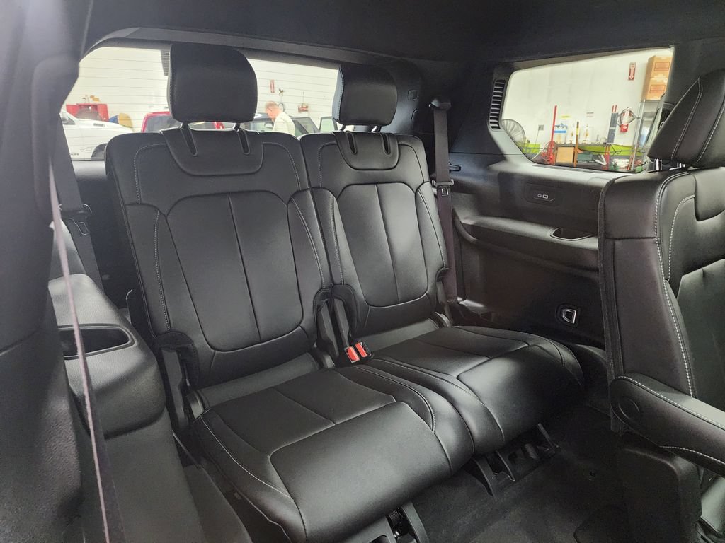 Used 2024 Jeep Grand Cherokee L Limited AWD/4WD image 34