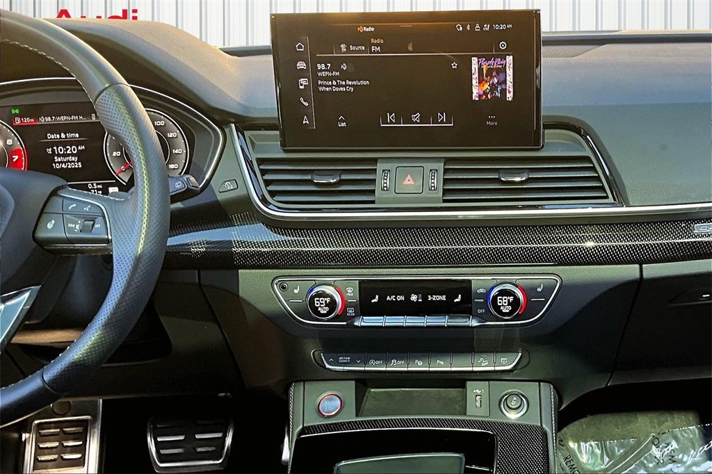 Used 2024 Audi SQ5 Prestige image 9