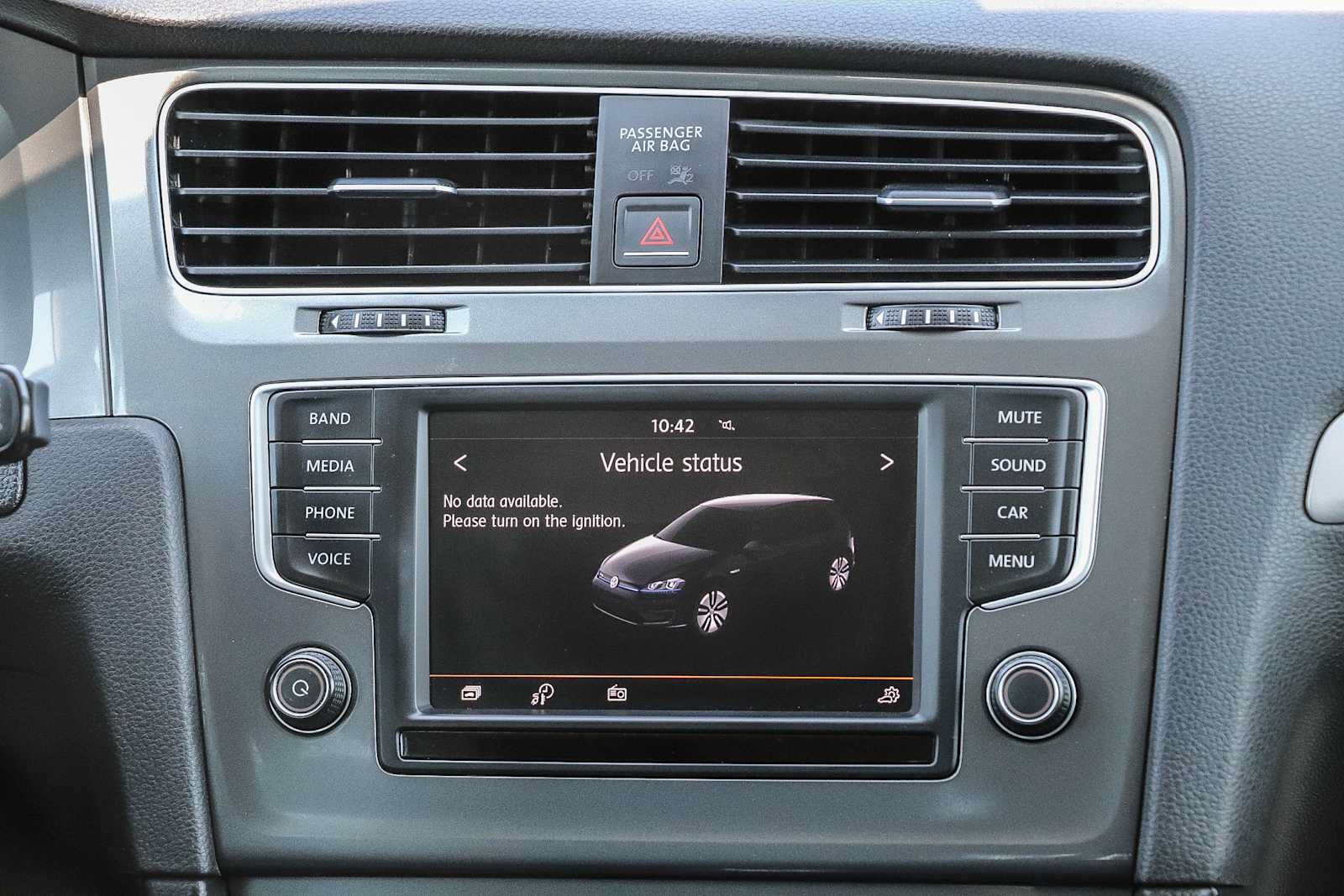 Used 2016 Volkswagen e-Golf SE FWD image 14