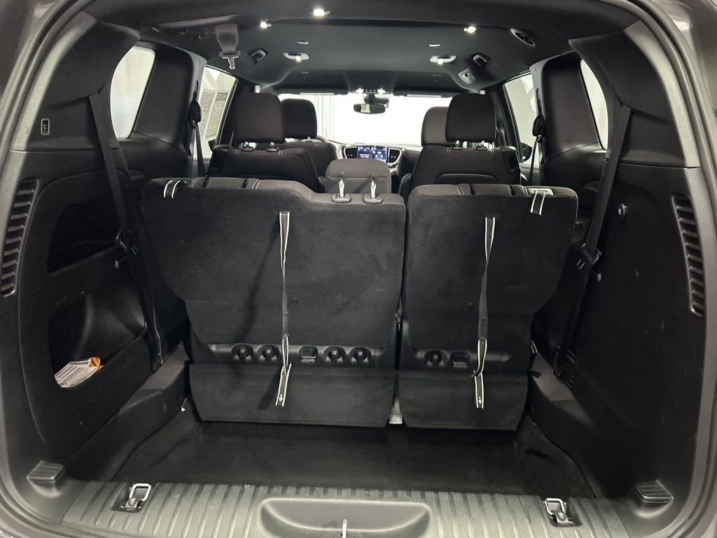 Used 2024 Chrysler Pacifica Touring FWD image 25