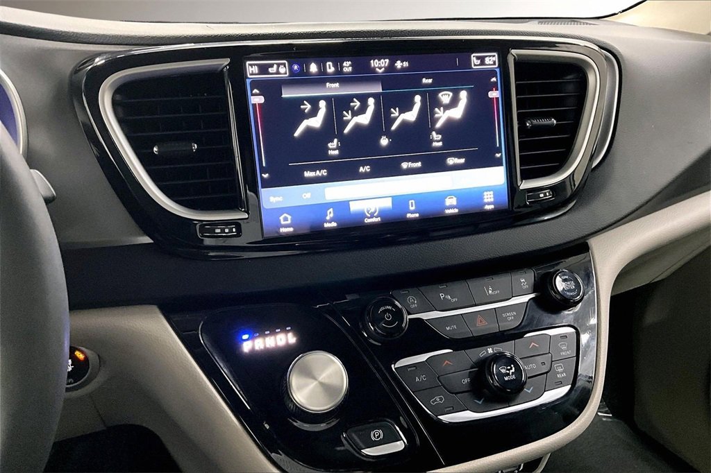 Used 2023 Chrysler Pacifica Touring-L image 10