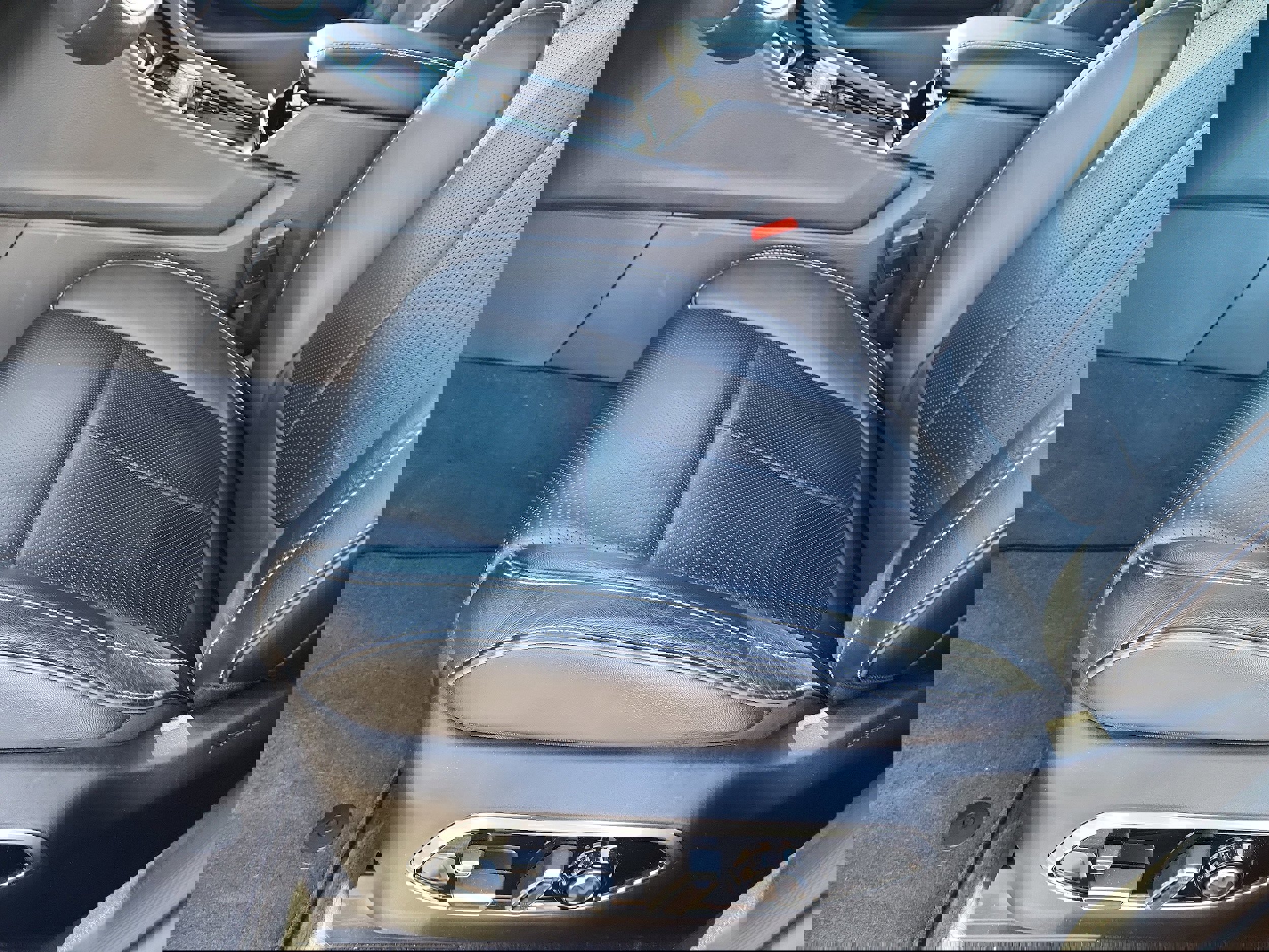 Used 2023 Jeep Grand Cherokee Overland w/ Adv Protech Group III image 10