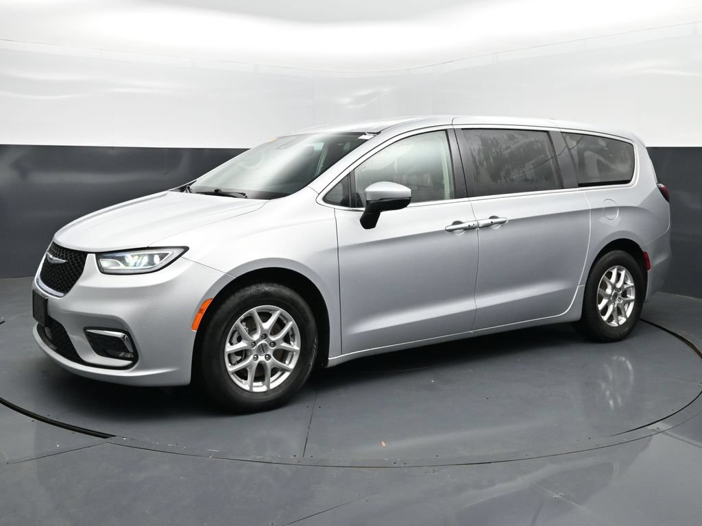 Used 2023 Chrysler Pacifica Touring-L FWD video 1