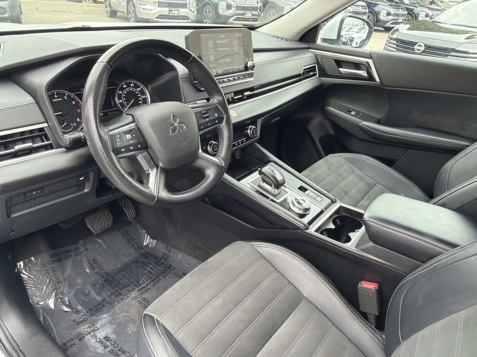 Used 2024 Mitsubishi Outlander FWD image 13