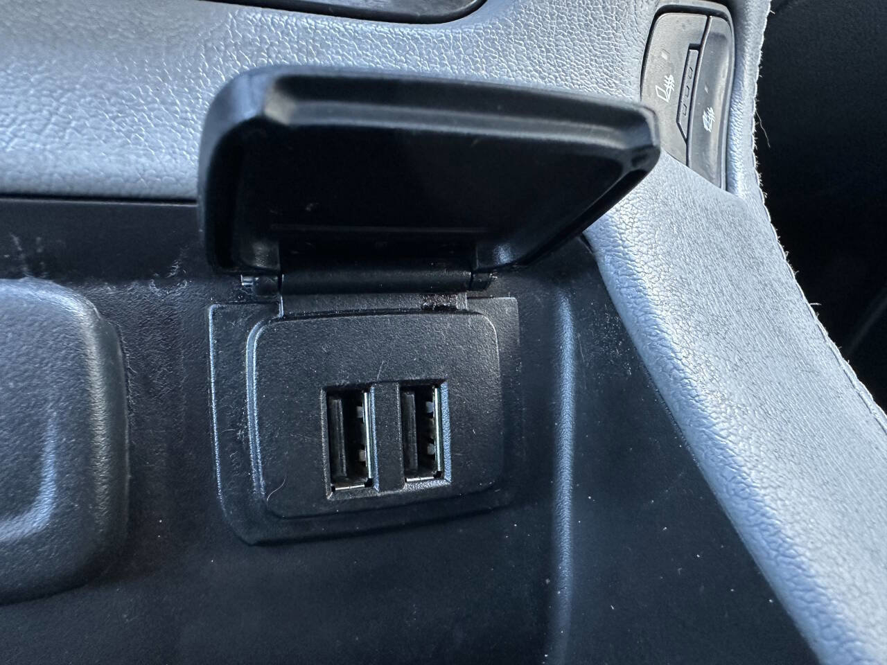 Used 2015 Chevrolet Suburban LT w/ Luxury Package AWD/4WD image 30