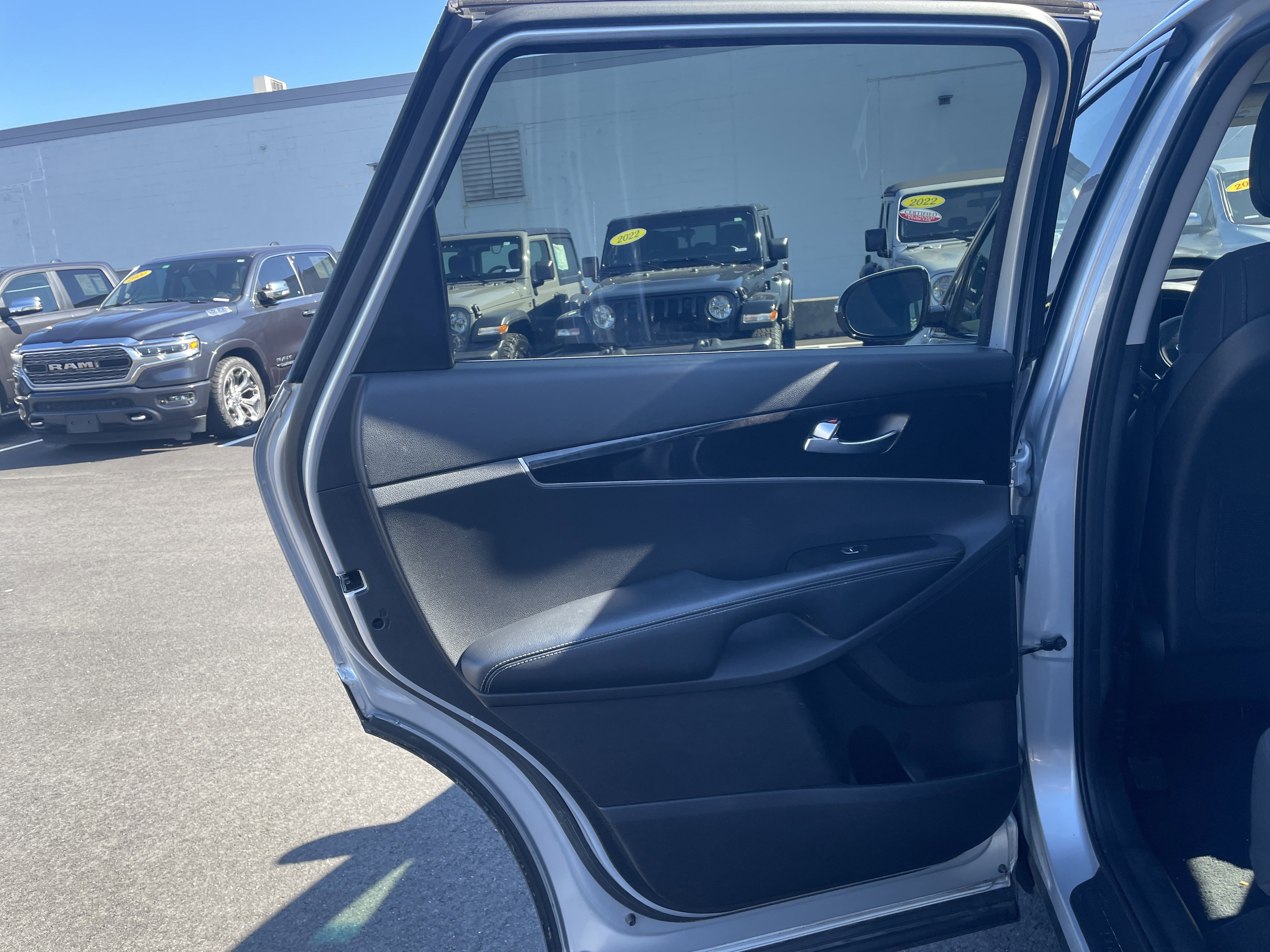 Used 2017 Kia Sorento LX image 24