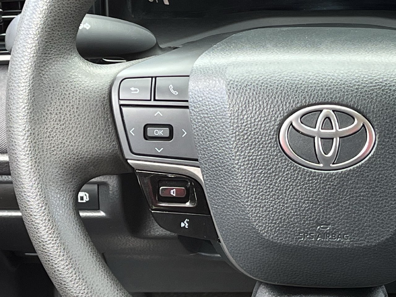 Used 2025 Toyota Camry LE FWD image 12