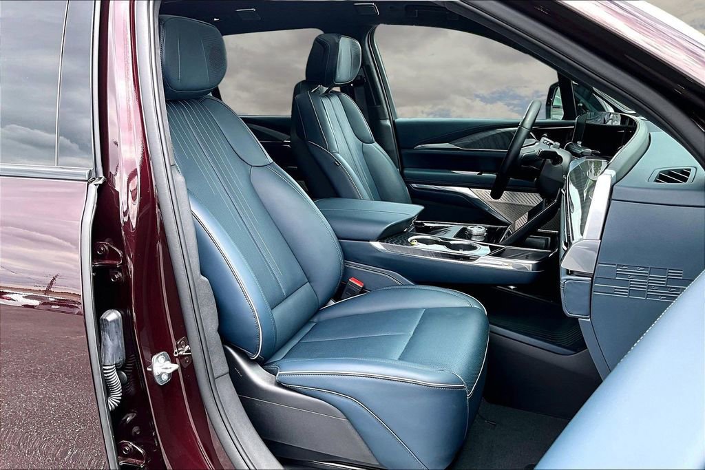 Certified 2025 Cadillac Escalade IQ Luxury 2 w/ LPO, Premium Carpet Package AWD/4WD image 30