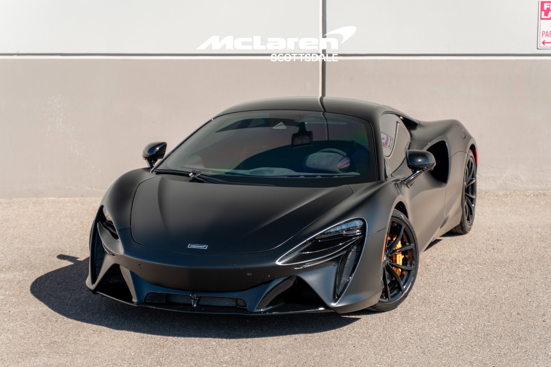 Used 2024 McLaren Artura image 1