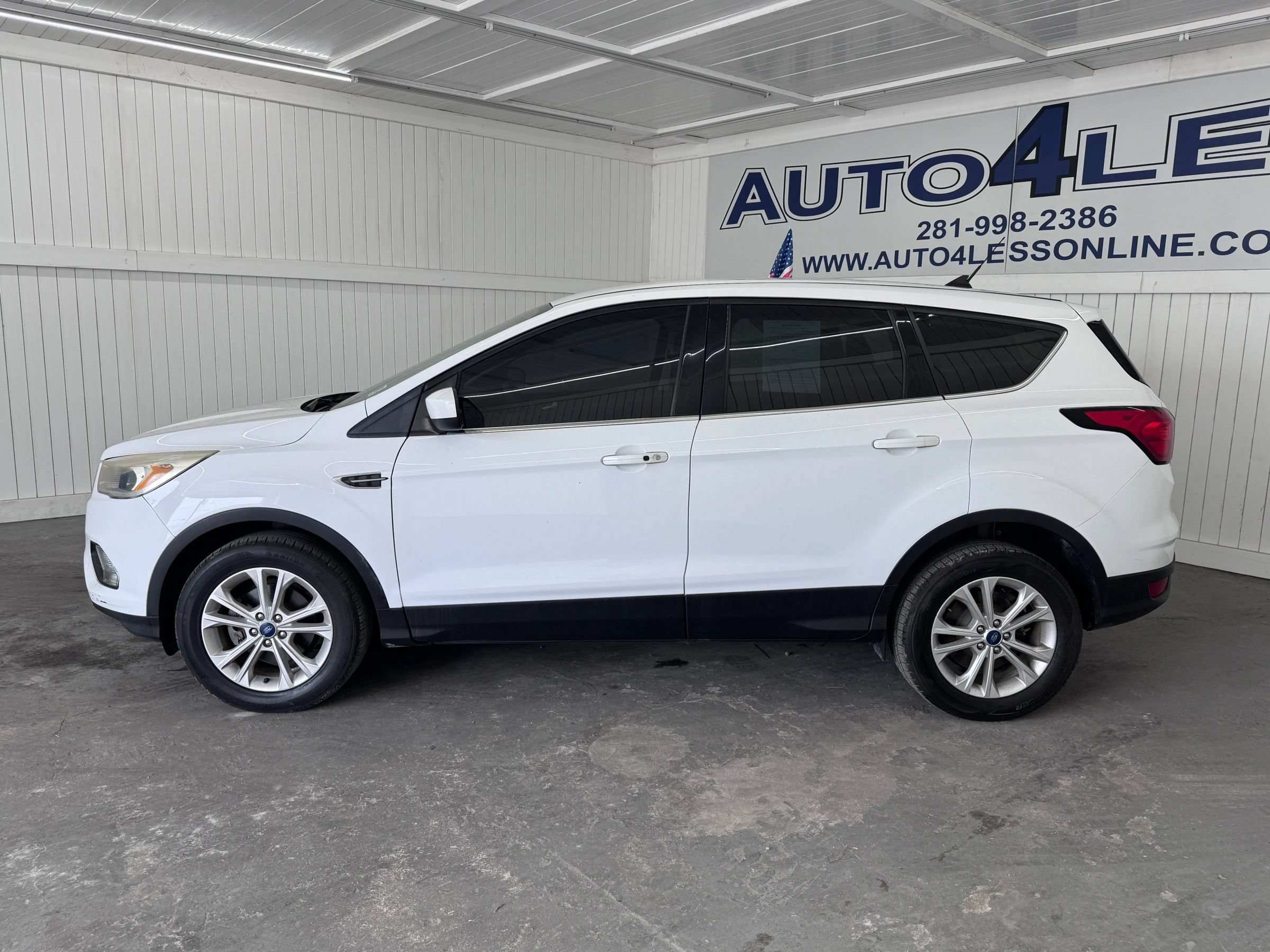 Used 2019 Ford Escape SE FWD image 8