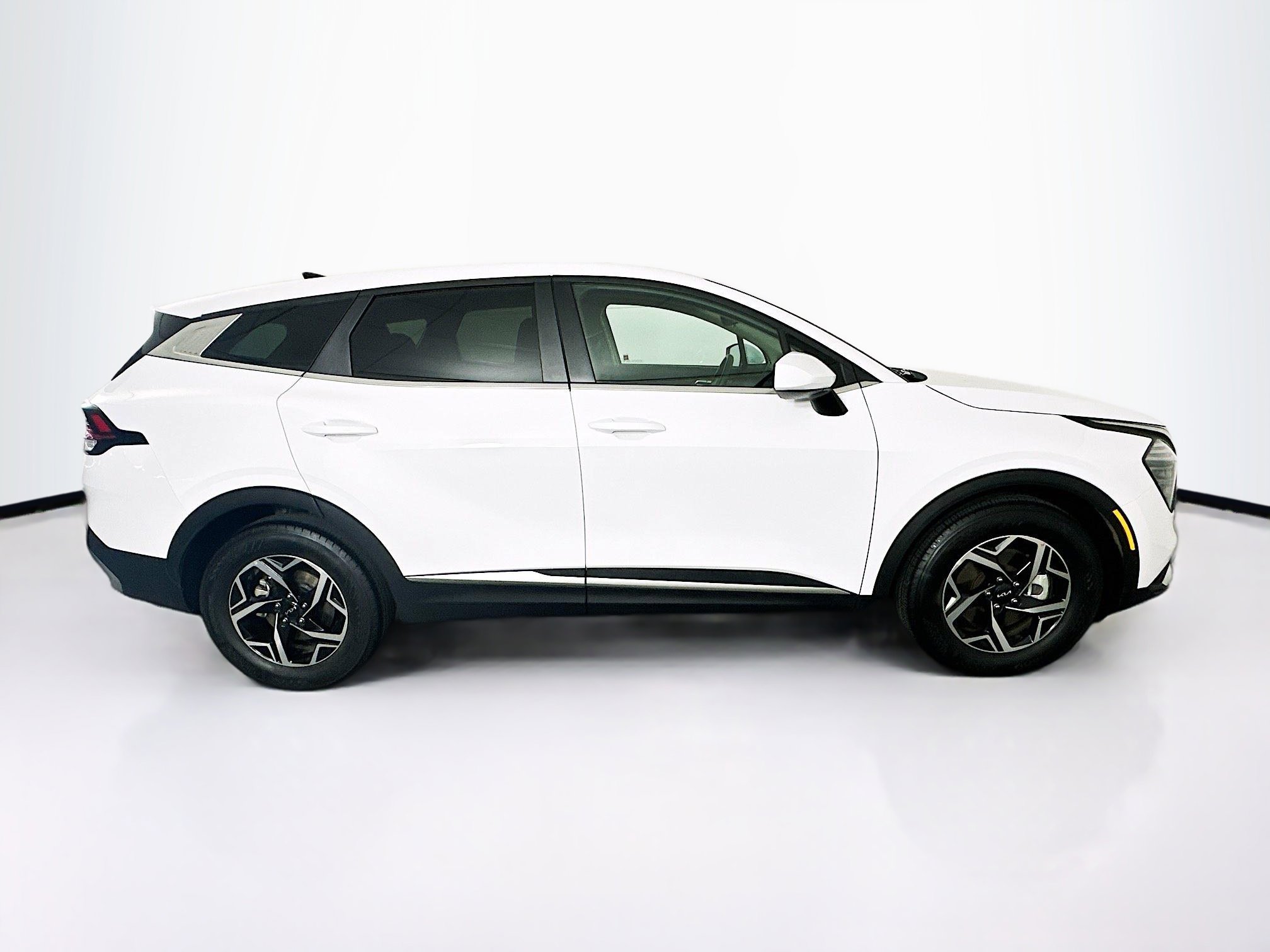 Used 2025 Kia Sportage LX image 10