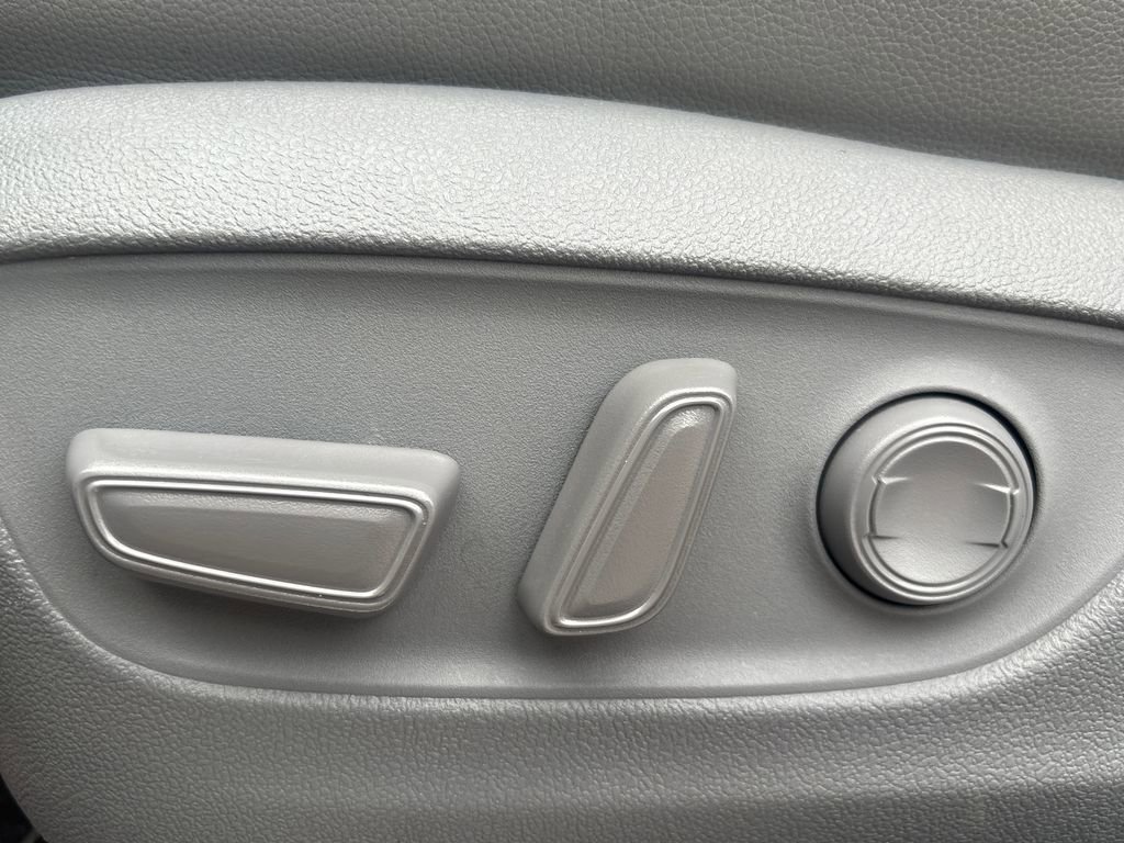 Used 2021 Toyota Highlander Limited AWD/4WD image 9