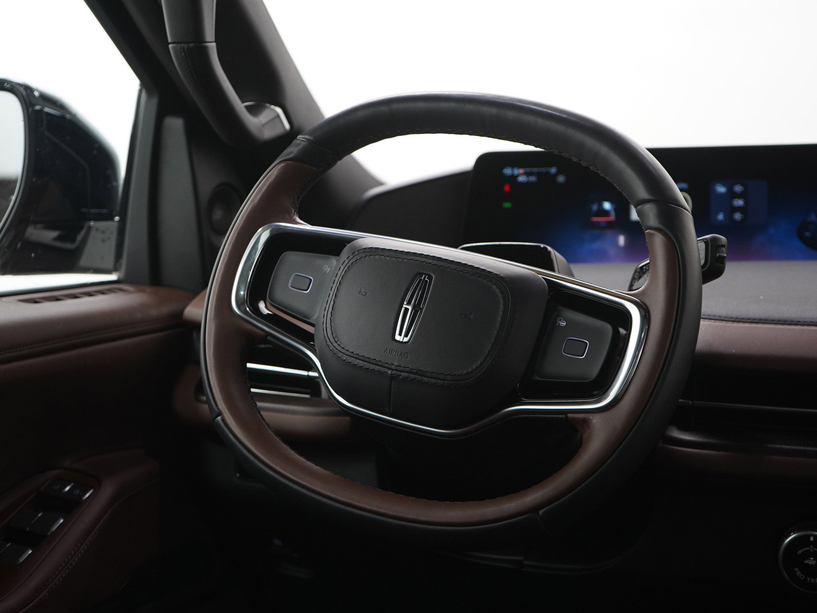 Used 2025 Lincoln Navigator Reserve AWD/4WD image 15