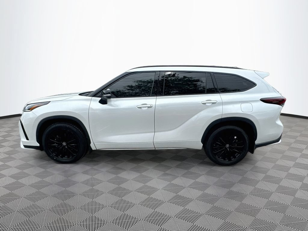 Used 2024 Toyota Highlander XSE FWD image 9