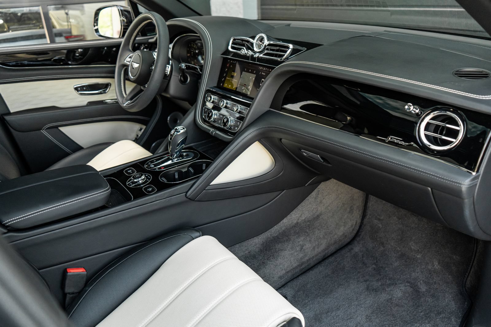 Certified 2026 Bentley Bentayga Speed AWD/4WD image 2