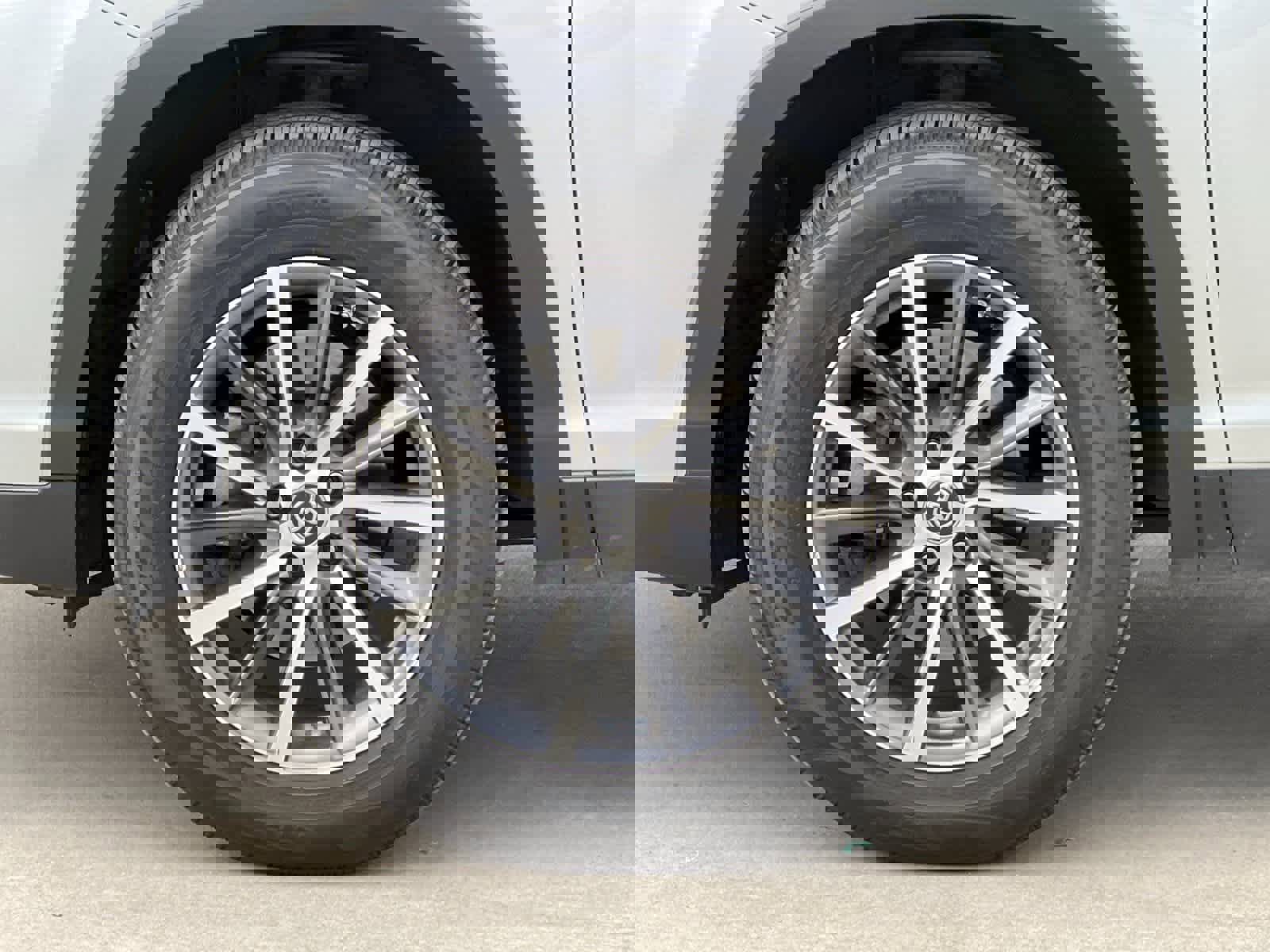 Used 2019 Toyota Highlander XLE image 27