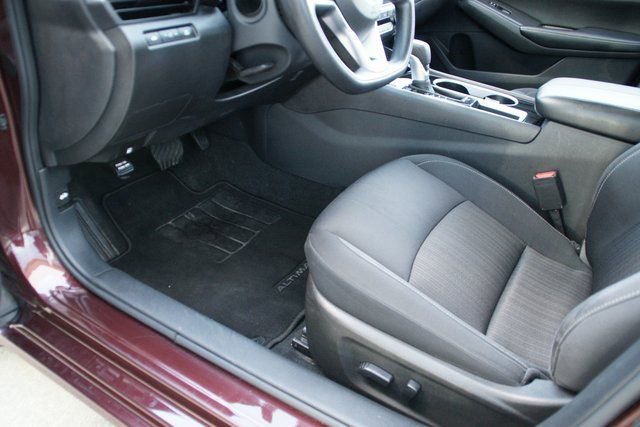 Used 2024 Nissan Altima 2.5 SV image 14