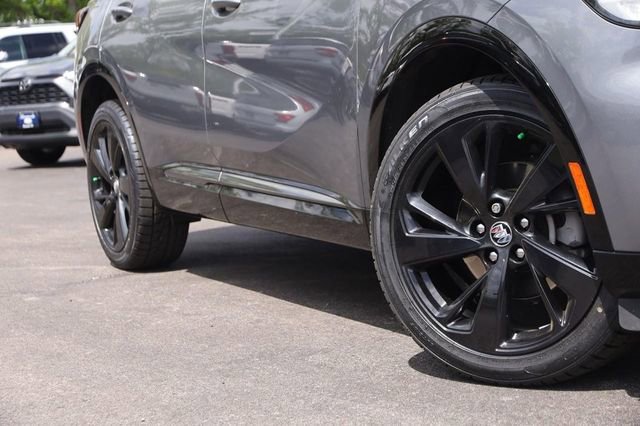 Used 2022 Buick Envision Essence w/ Technology Package I FWD image 3