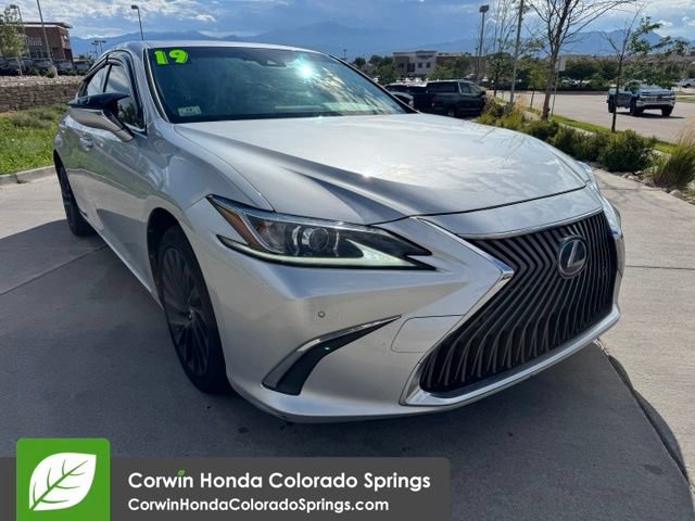 Used 2019 Lexus ES 300h w/ Accessory Package FWD video 2