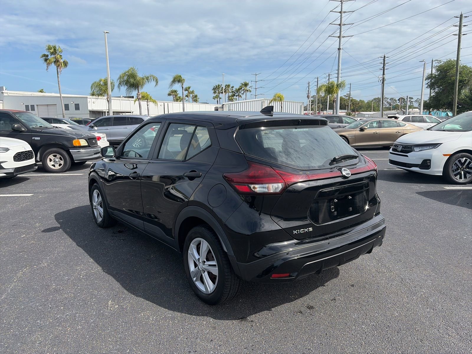 Used 2021 Nissan Kicks S image 5