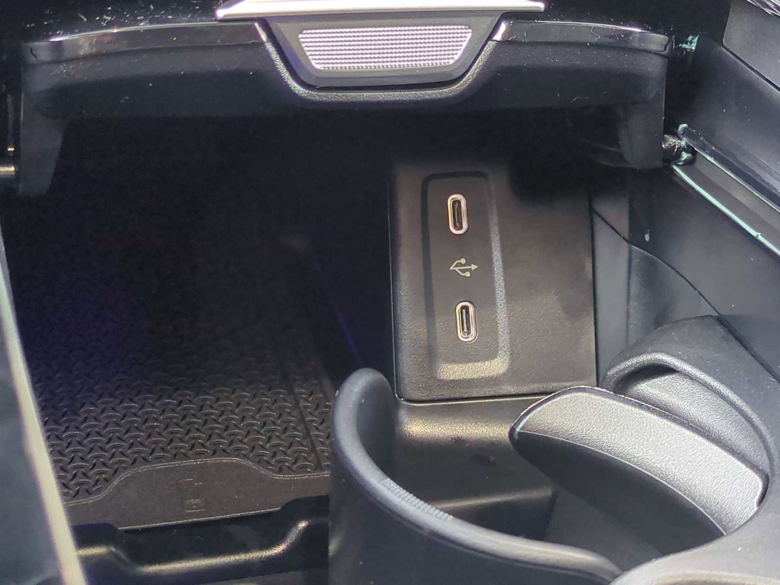 Used 2025 Mercedes-Benz GLC 300 4MATIC image 34