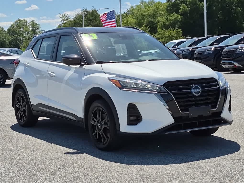 Used 2023 Nissan Kicks SR w/ SR Premium Package FWD image 2