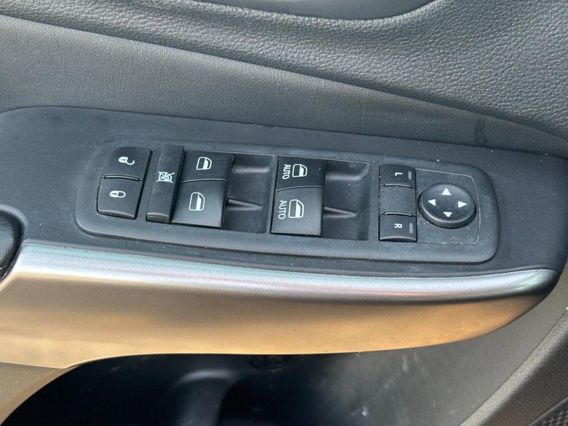 Used 2019 Jeep Cherokee Latitude Plus FWD image 17