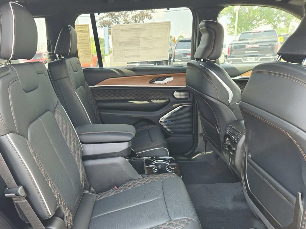 New 2026 Jeep Grand Cherokee L Summit w/ Obsidian Package AWD/4WD image 21