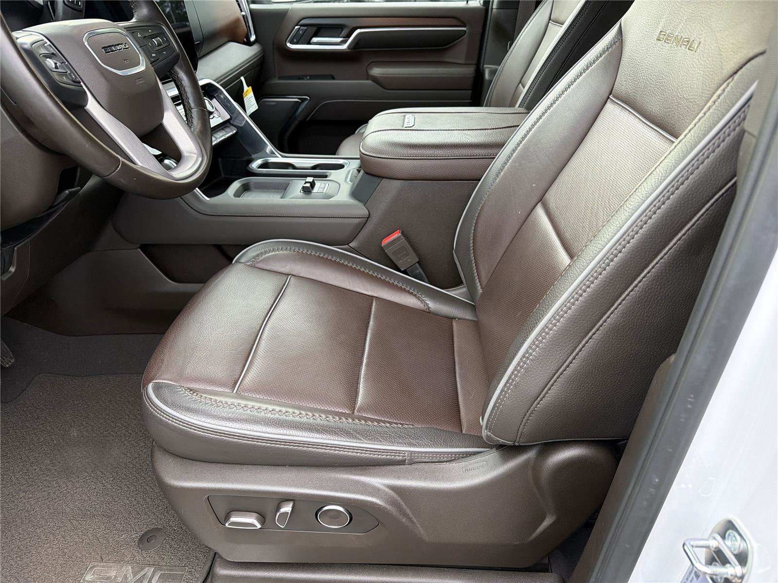 Used 2024 GMC Sierra 2500 Denali w/ Denali Reserve Package AWD/4WD image 9