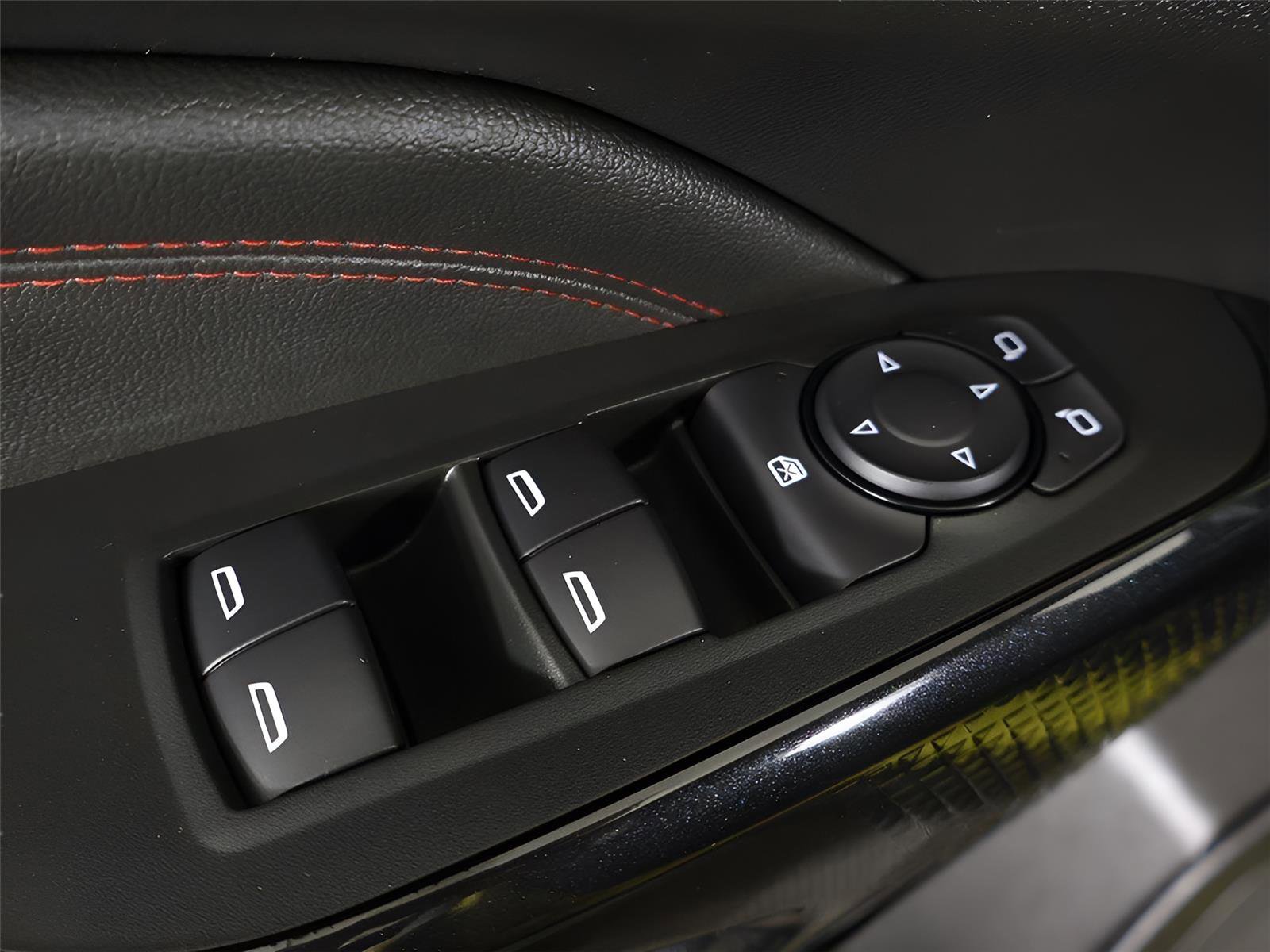 Used 2024 Chevrolet Trax RS image 33